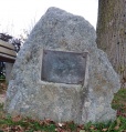 Roemerbrunnen Gedenkstein.jpg